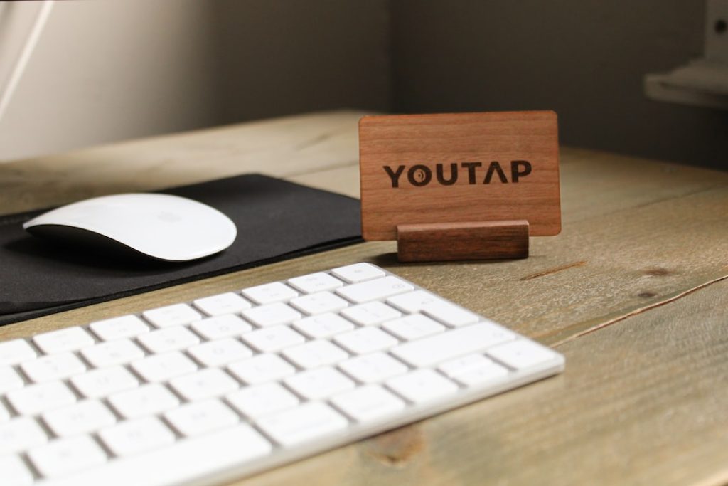 découvrez nos services de design de cartes de visite professionnelles, créatives et personnalisées pour valoriser votre image et impressionner vos clients.