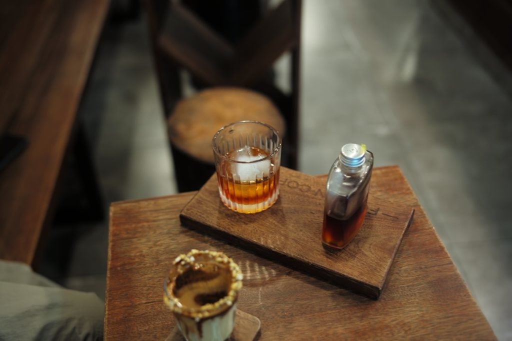 découvrez notre coffret de dégustation de whisky, parfait pour explorer une sélection raffinée de saveurs et arômes uniques. idéal pour les amateurs comme pour les connaisseurs.