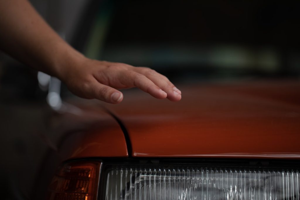 ajustement des feux arrière de voiture : guide pratique pour aligner correctement vos feux afin d'assurer sécurité et conformité.